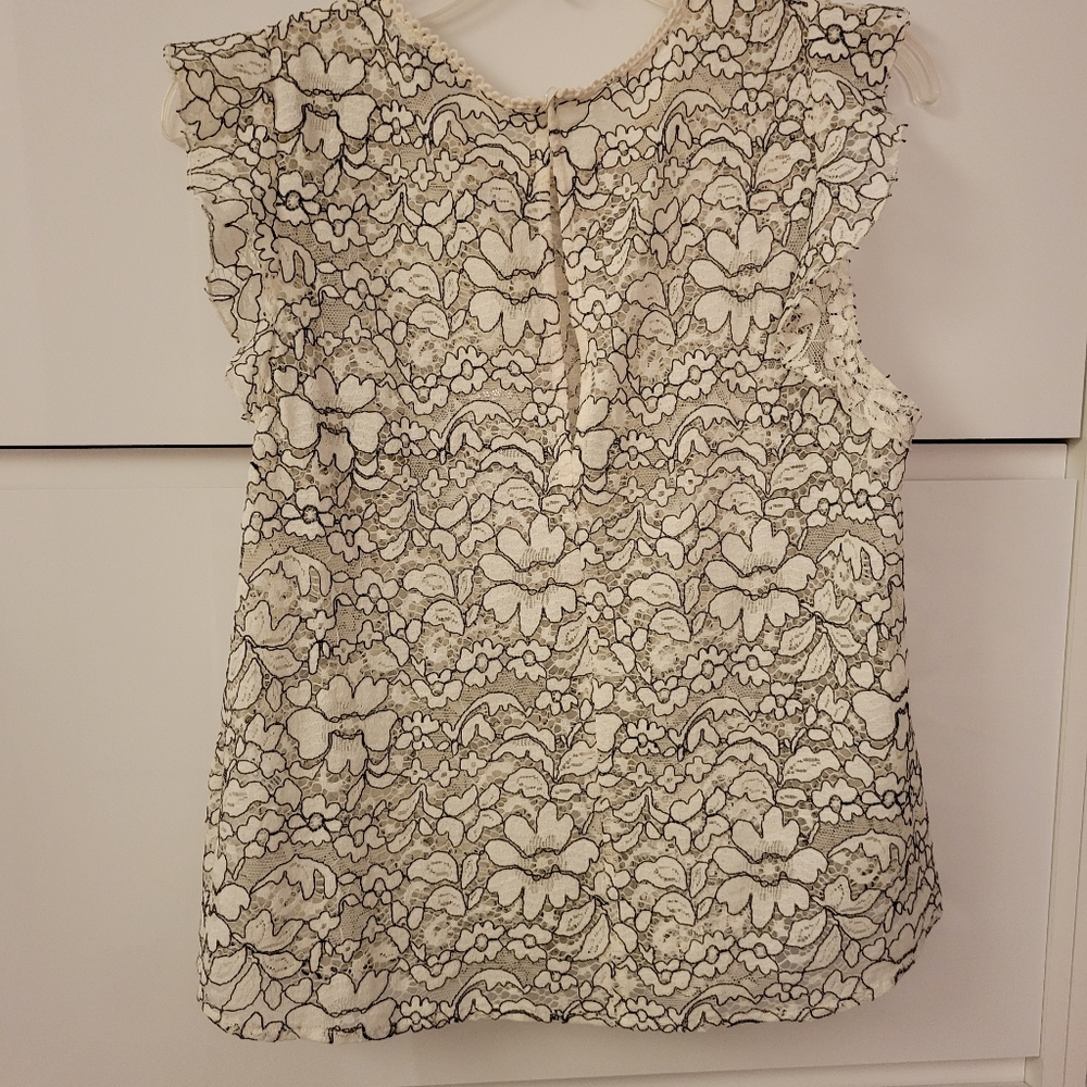 🌸Three Dots corded lace flounce sleeve top - Picture 5 of 11